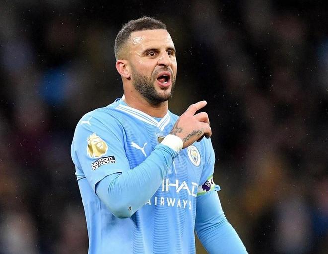 安切洛蒂：皇马到目前为止成绩出色，还能怎么要求阿隆索呢？（安切洛蒂：皇马至今表现出众，还能对阿隆索有何苛求？）