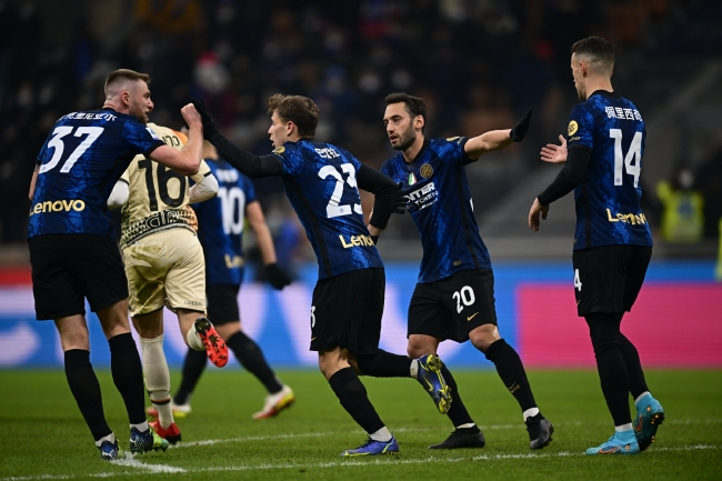 天空记者：利物浦助教范布隆克霍斯特是印尼国家队主帅候选（天空记者：利物浦助教范布隆克霍斯特进入印尼国家队主帅候选名单）