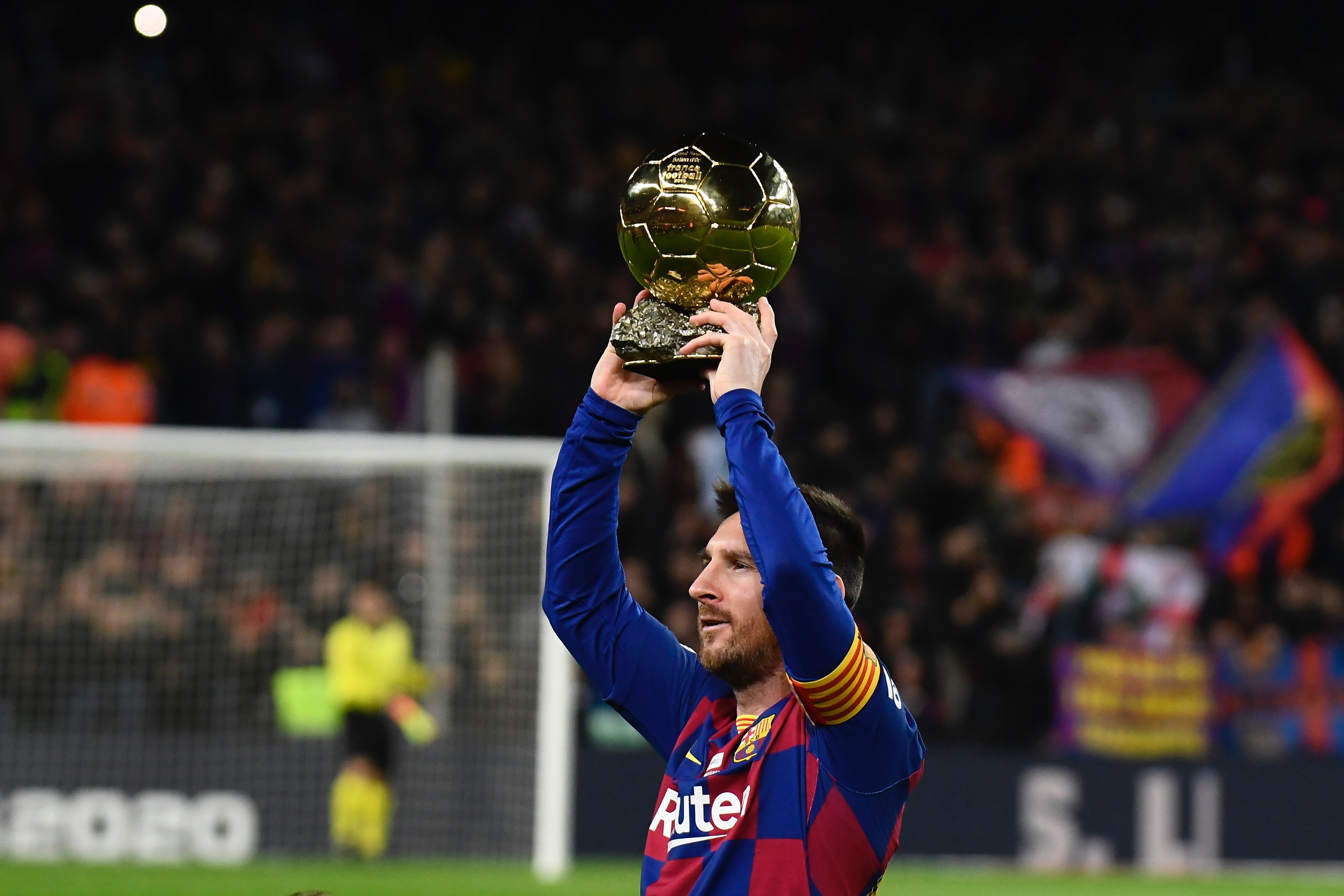 法国队11月大名单：姆巴佩领衔，坎特、谢尔基在列（法国队11月名单公布：姆巴佩挂帅，坎特与谢尔基入选）