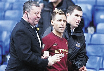 造访迈阿密国际，特雷泽盖晒与梅西合影：毋庸置疑的第一人（探访迈阿密国际，特雷泽盖晒与梅西合影：当之无愧的第一人）