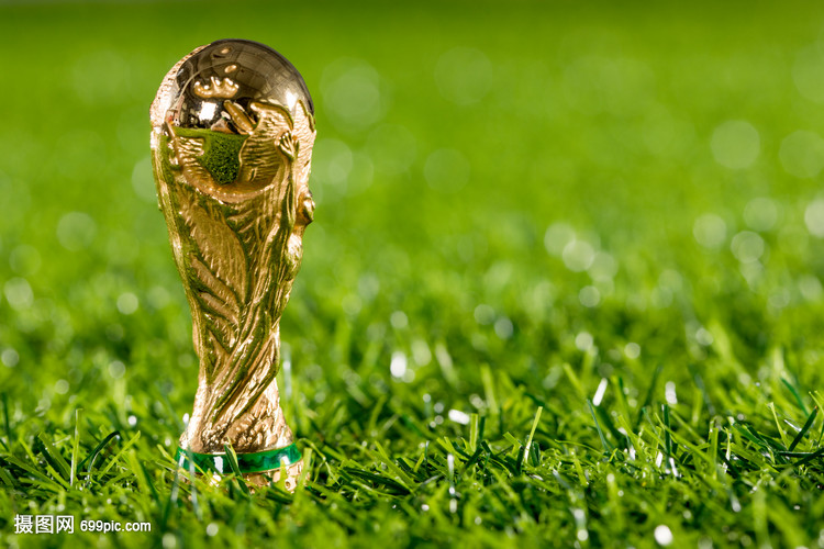 米体：因拉齐奥伤病过多，主席洛蒂托请来神父为球队祝福（米体：伤病潮困扰拉齐奥，洛蒂托邀神父为球队祈福）