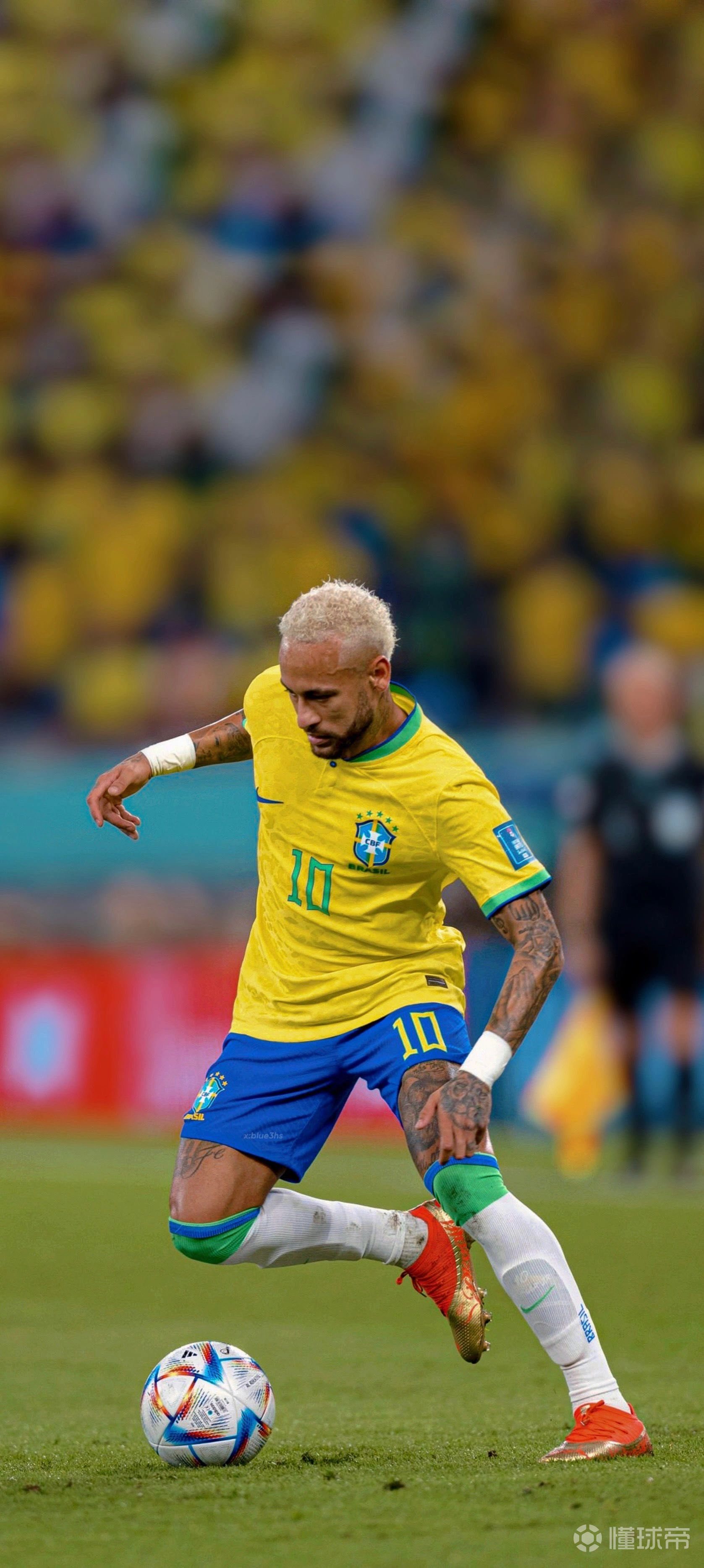 两万球迷观看新诺坎普首堂训练课，阿劳霍盛赞球场并感谢球迷（两万球迷见证新诺坎普首次公开训练，阿劳霍盛赞球场并向球迷致谢）