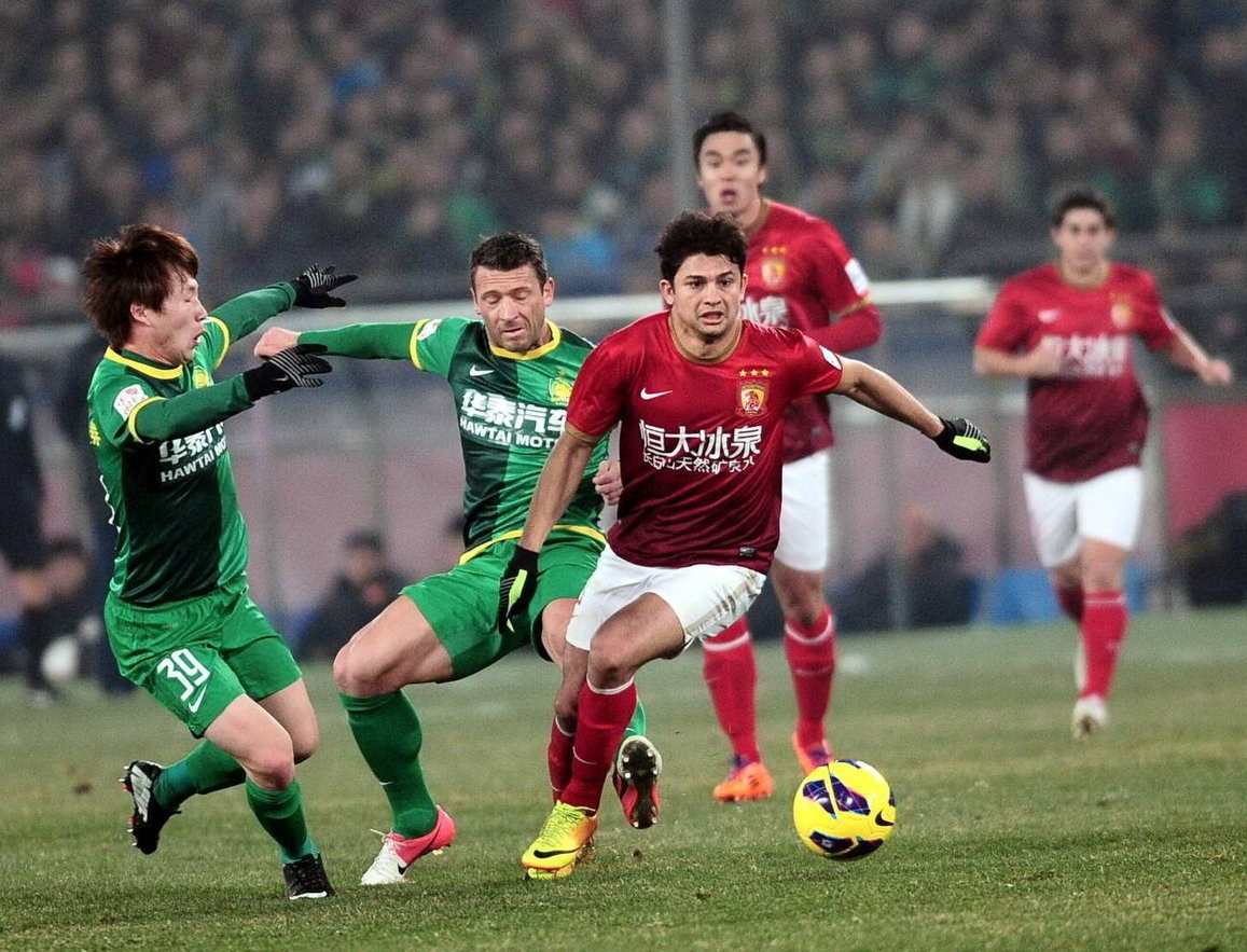 青木还是强啊！格林伍德上演梅开二度，本赛季各项赛事攻入13球（青木火力全开！格林伍德梅开二度，赛季进球已达13球）