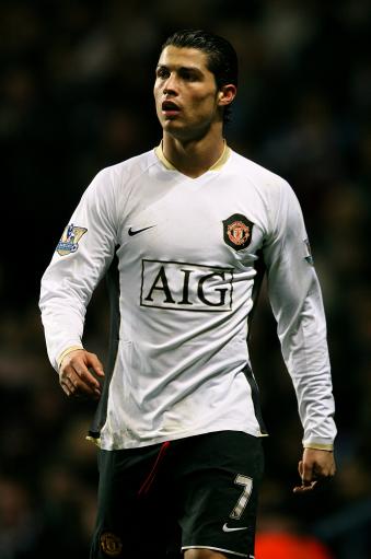 巴恩斯：詹姆斯统治了比赛那么久，他真的很难防守很难阻止（巴恩斯：詹姆斯长期统治赛场，真是难防难挡）