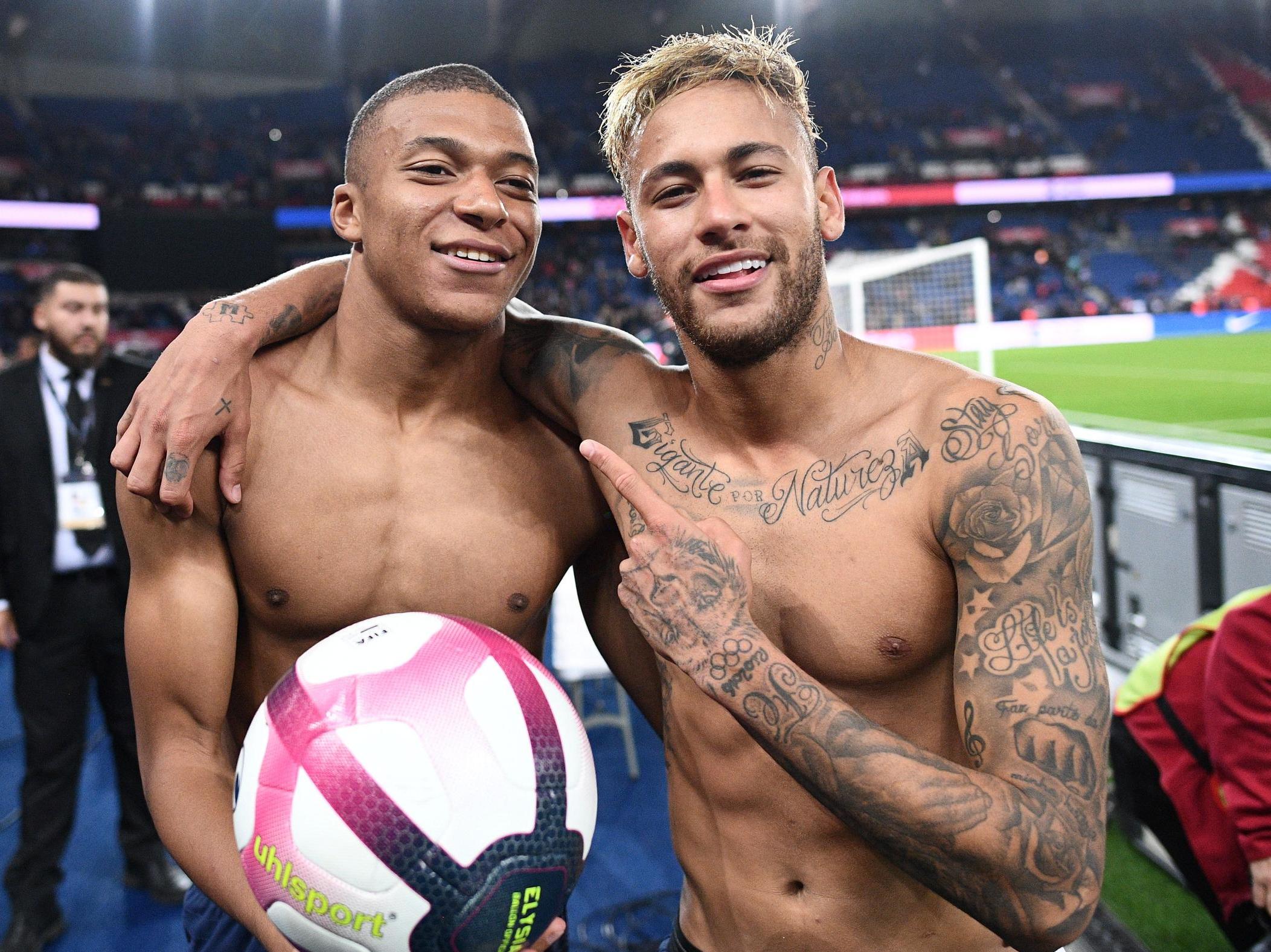 曼晚评分：芒特8分最高，姆伯莫首秀7分，乌加特、梅努5分（曼晚评分出炉：芒特8分居首，姆伯莫首秀7分，乌加特、梅努各5分）