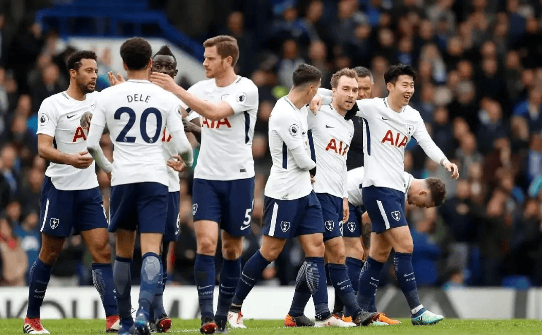 Score90排皇马+巴黎阵容：维尼修斯、姆巴佩、登贝莱三叉戟（Score90拟定皇马×巴黎合体阵：维尼修斯携手姆巴佩、登贝莱组成三叉戟）